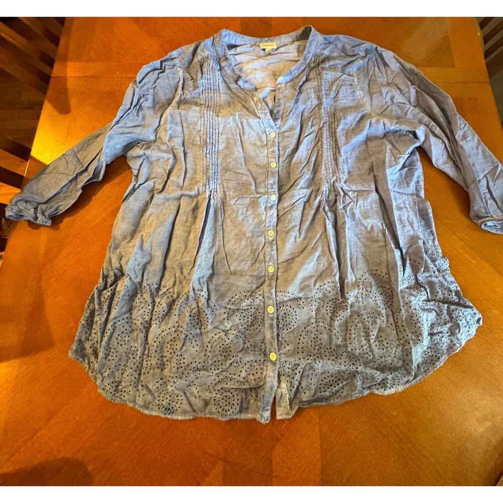 Chic Lightweight Button-Up Top with Eyelet 30/32 4x Detailing